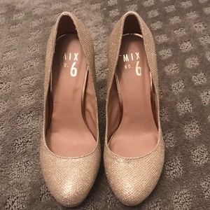Glitter pumps